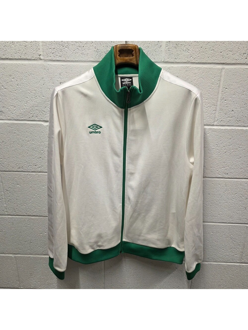 Umbro Signature Green White Track Jacket Full Zip L Large 24x31 NWOT